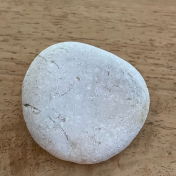 Handcrafted painted floral chicken rock white background stone red pink green - Picture 11 of 13